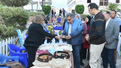 محافظ الدقهلية يتفقد معرض أيادي مصر للصناعات الحرفية واليدوية (صور)