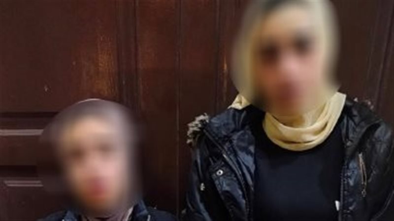 ضبط 3 سيدات لممارسة