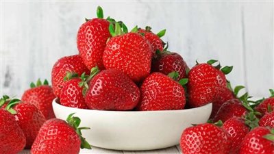 للنساء وكبار السن والأطفال، فوائد الفراولة وأهميتها للصحة 