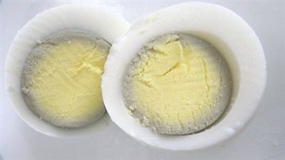 حقيقة احتواء صفار البيض المسلوق الأخضر على مواد مسرطنة