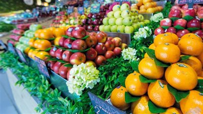 سعر الفاكهة اليوم في سوق العبور، ارتفاعات وانخفاضات بين أصناف الشتاء والمستوردة