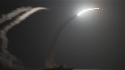 بـ 100 قنبلة وصاروخ، دولة عربية تشارك في الهجوم الأمريكي على داعش بسوريا