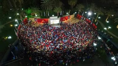 مركز شباب الجزيرة يعرض كأس الأمم الأفريقية على شاشة عرض بالمسرح الروماني