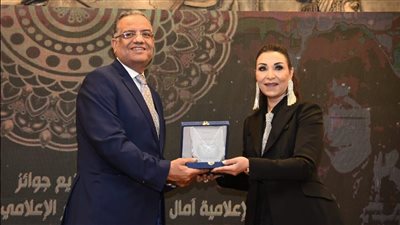 محمود مسلم يحصل على جائزة أفضل كاتب صحفي في مسابقة المحاور مفيد فوزي