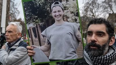 الناشطة البريطانية آمو جيب وزميلاتها في سجن برونزفيلد، من الاستماع للألم الفلسطيني إلى الإضراب دفاعا عن العدالة