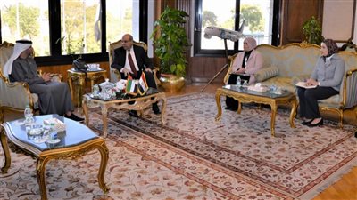 سفير الإمارات خلال لقائه بوزير الطيران: مصر وجهة استثمارية وسياحية متميزة 