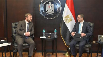 وزير اقتصاد أرمينيا يدعو حسن الخطيب للمشاركة في قمة الاستثمار المقبلة وبحث الفرص بالسوق الأرميني