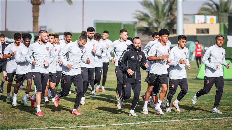فريق الكرة بالأهلي