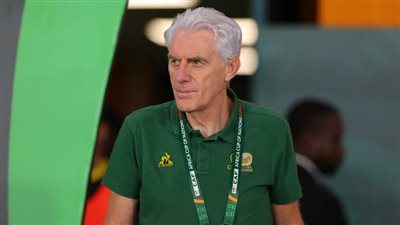 مدرب جنوب أفريقيا هوجو بروس يستعد لتحقيق إنجاز فريد في كأس الأمم الأفريقية