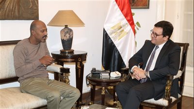 وزير الثقافة يلتقي الفنان أمير صلاح الدين لبحث إطلاق مهرجان 