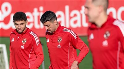 نجم الأهلي يتعافى من آلام الركبة وينتظم في التدريبات 