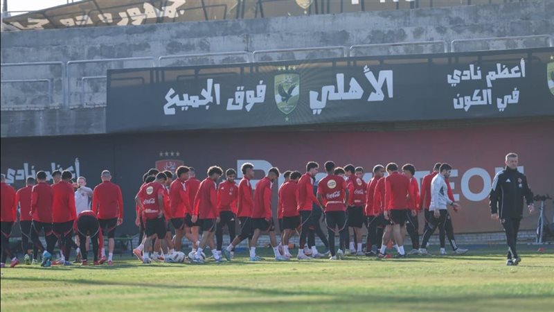 فريق الكرة بالأهلي