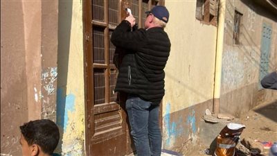 غلق محال مخالفة لاشتراطات السلامة والصحة المهنية بالزرقا في دمياط