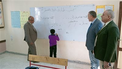 وكيل التعليم بأسيوط يتفقد مدارس الغنايم ويشيد بتفعيل البرامج العلاجية والقرائية 