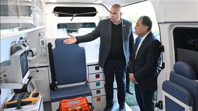 رئيس الوزراء يتفقد نقطة إسعاف قرية 