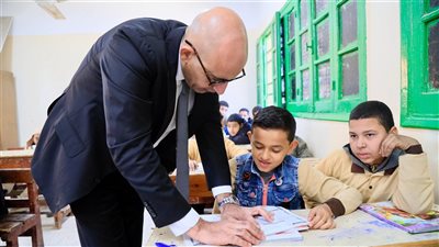 جولة مفاجئة لوزير التعليم بمدارس بني سويف (صور)