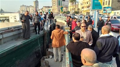  ضبط مركب مخالف على كورنيش النيل بدمياط