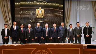 رئيس الوزراء يشهد توقيع 3 عقود لإقامة مجمعات صناعية جديدة بالمنطقة الاقتصادية لقناة السويس