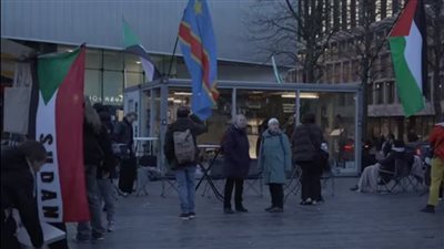 هولنديون يقضون 4 أيام فى بيت زجاجى دعما لغزة والسودان والكونغو