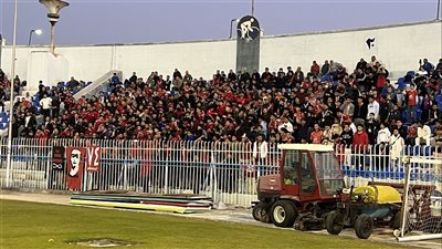 جماهير الأهلي تهاجم الإدارة خلال مواجهة غزل المحلة بسبب أزمة المحبوسين