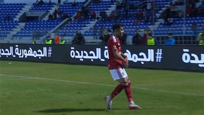 عمر سيد معوض يسجل التعادل للأهلي في مرمى غزل المحلة