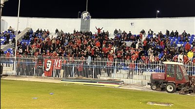 رمضان خانك عادي، جماهير الأهلي تواصل هجومها على الإدارة خلال مواجهة غزل المحلة