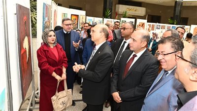رئيس جامعة أسيوط يفتتح معرض خريجي كلية الفنون الجميلة