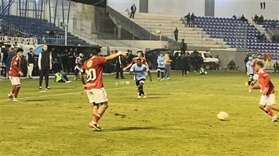 بعد أقل من موسم مع الفريق، مصطفى العش يرتدي شارة قيادة الأهلي أمام غزل المحلة