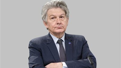 الولايات المتحدة تمنع المفوض الأوروبي السابق تيري بريتون من دخول أراضيها