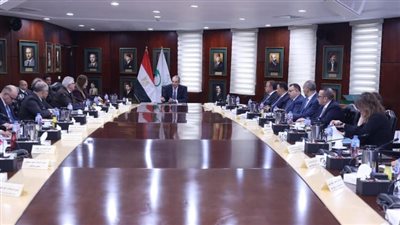 وزير الاتصالات يجتمع بمجلس إدارة الهيئة القومية للبريد بتشكيله الجديد