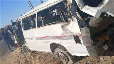 مصرع وإصابة 19 شخصا في انقلاب ميكروباص بنصر النوبة بأسوان
