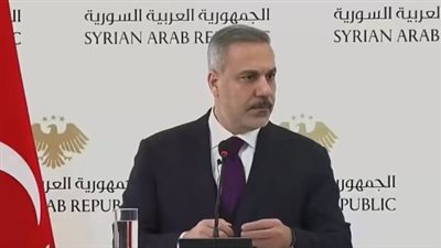 لحظة إنهاء السوريين مؤتمرا لوزير خارجية تركيا عند حديثه عن فلسطين تثير الغضب (فيديو) 