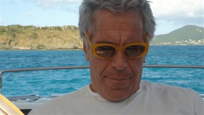 من داخل وكره المشبوه، صور جديدة مرعبة للمجرم الجنسي جيفري إبستين تظهر للعلن