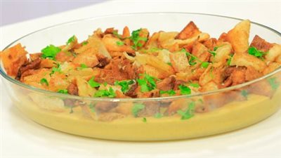 طريقة عمل فتة العدس أكلة شتوية اقتصادية تمنح الشعور بالدفء