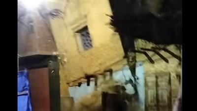مصرع طفلة وإصابة والدتها في انهيار حائط منزل بالجيزة