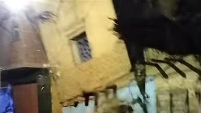 لحظة انهيار منزل مكون من طابقين في إسنا جنوب الأقصر (فيديو)