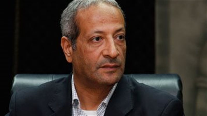 الكاتب الصحفي كارم