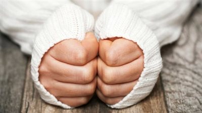 حيل بسيطة لتدفئة الأطراف في الطقس البارد