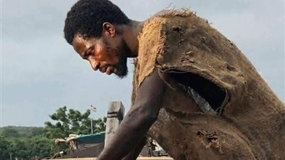 آلاف الأفارقة ينزحون إلى غانا لاعتلاء سفن 