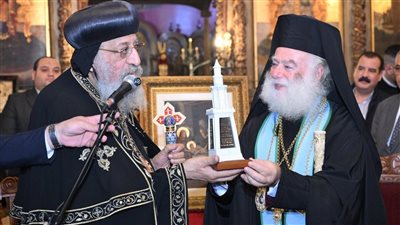 البابا تواضروس يهنئ بطريرك الروم الأرثوذكس بعيد الميلاد