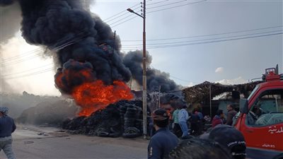 السيطرة على حريق بشونة كاوتش بقرية تفهنا العزب بالغربية (صور)