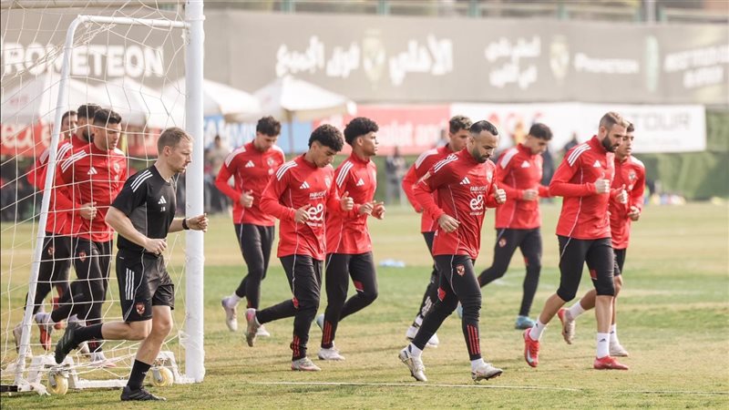 فريق الكرة بالأهلي