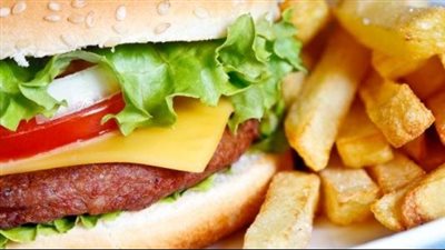 مخاطر الوجبات السريعة على صحة الأطفال 