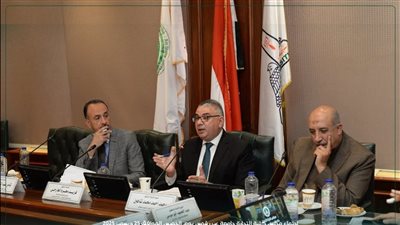 تجارة عين شمس: 10 ​منح دراسية للطلاب المتفوقين بالشعبة العربية للتحويل للبرامج الخاصة