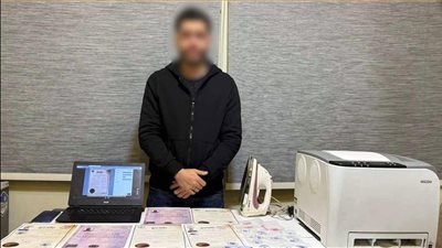 ضبط متهم بتزوير الشهادات الجامعية بالوراق 