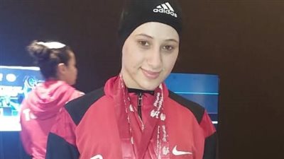 وكيل وزارة الرياضة بالدقهلية يهنئ عبير مصطفى بعد فوزها بـ9 ميداليات ذهبية