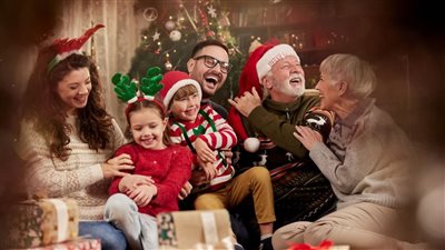 أجواء دافئة وذكريات لا تُنسى، أفكار للاحتفال بالكريسماس في البيت مع الأسرة