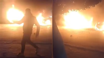 لحظة اشتعال النيران في سيارتين وانفجارهما بشارع الجيش بالمنصورة (فيديو)