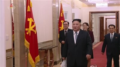 وفاة كبير مساعدي كيم جونج أون والزعيم ينعاه