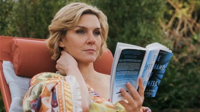 ريا سيهورن تكشف عن آمالها للموسم الثاني من مسلسل Pluribus